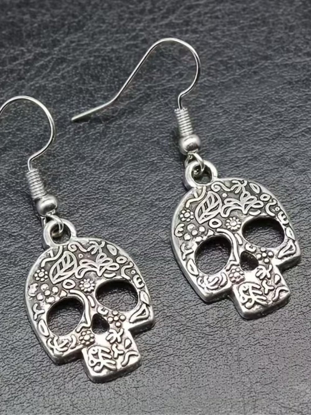 SKULL DANGLES